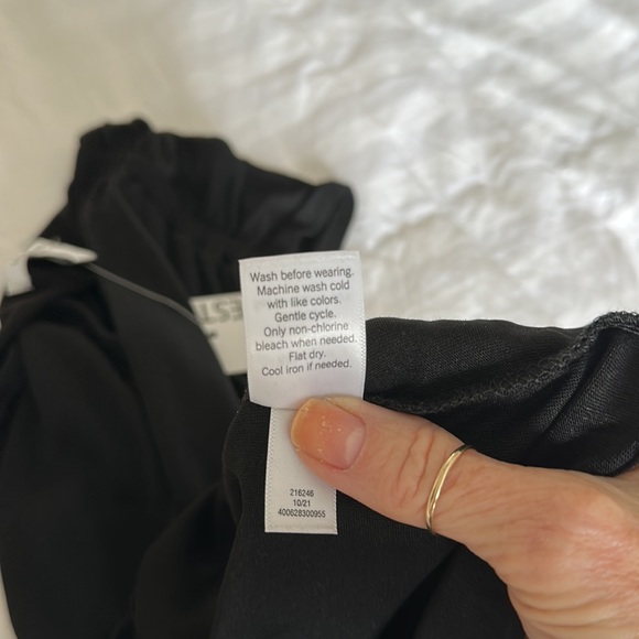 Nine West Short Sleeved V-Neck Ruched Detail Top - Picture 8 of 8